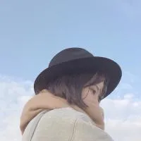 对爱情洒脱的女生微信头像第1张