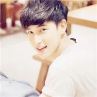 好看的微信阳光男孩头像第1张