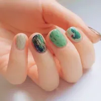 秋天唯美风格美甲微信头像第1张