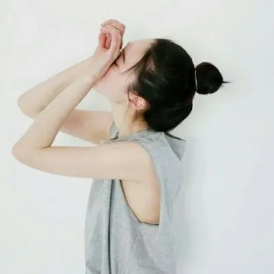 简单又好看的女生微信头像侧脸大全第1张