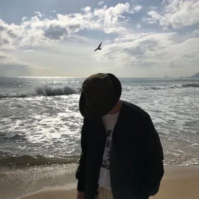 帅气成熟的男生微信头像第1张