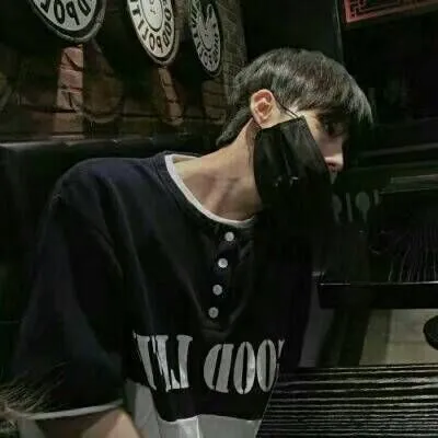 最新男生头像伤感孤独微信头像第1张