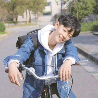 阳光帅气的男生微信个性头像第1张