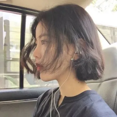 微信头像女生简单大方好看的第1张