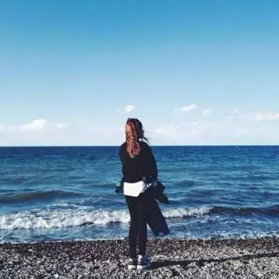 微信头像女生海边背影唯美图片第1张