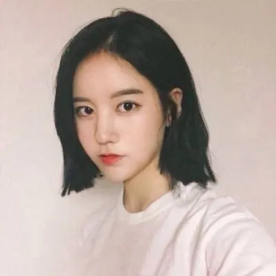 最新呆萌短发个性女生微信头像第1张