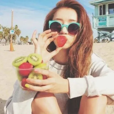 微信搞笑头像女生最新版第1张