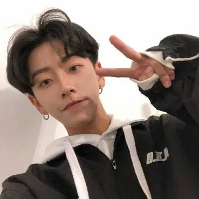 微信头像男生成熟稳重最新版第1张