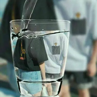 个性特别的微信唯美情侣头像合照一对两张第1张