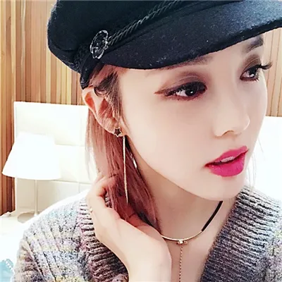 女生戴帽子酷帅头像拽拽的第1张