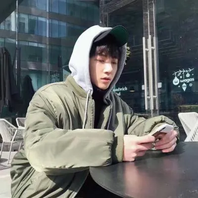 最新微信头像男生阳光帅气第1张