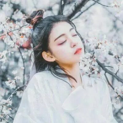 最好看微信古风头像女生真人版第1张