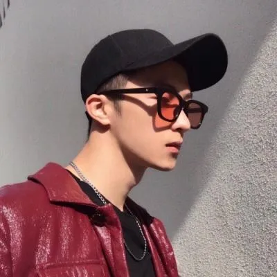 微信头像戴帽子的帅哥图片超拽超酷第1张