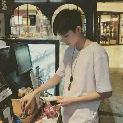 超好看的微信帅哥头像高清韩范图片第1张