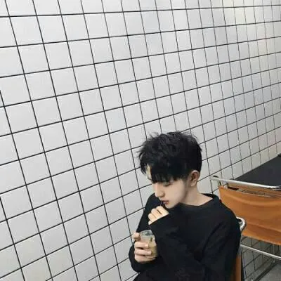 微信帅哥头像侧面帅气高清图片第1张