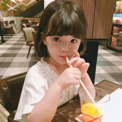 呆萌可爱微信小孩头像漂亮女生专属第1张