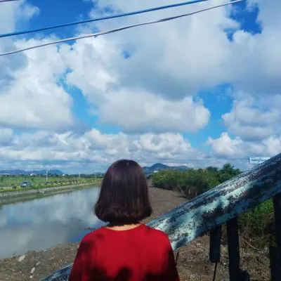 短发气质女生微信头像美女高冷第1张