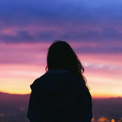 唯美有意境的女生微信背影头像高清第1张