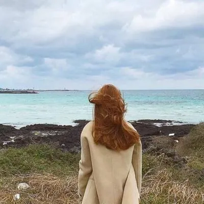 韩国热门好看女生微信背影头像第1张