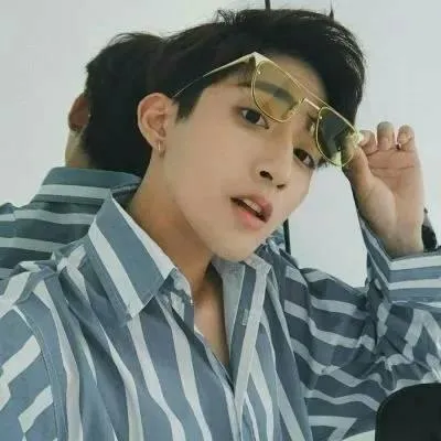 招桃花运的微信头像男生高清帅气第1张