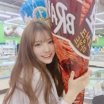 独一无二的微信头像好看女生第1张