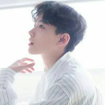 微信帅哥头像简单气质高清图片第1张