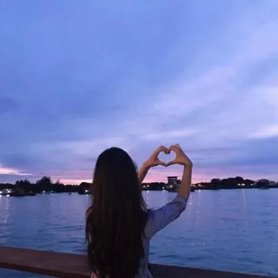 最新微信背影头像女生唯美漂亮第1张