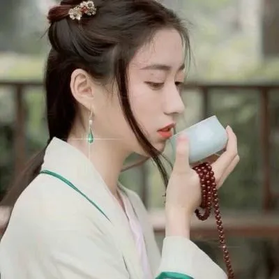 最新女生招桃花的古风微信头像第1张