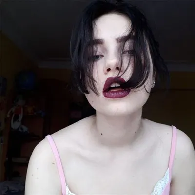 欧美女生霸气炫酷微信头像精选第1张