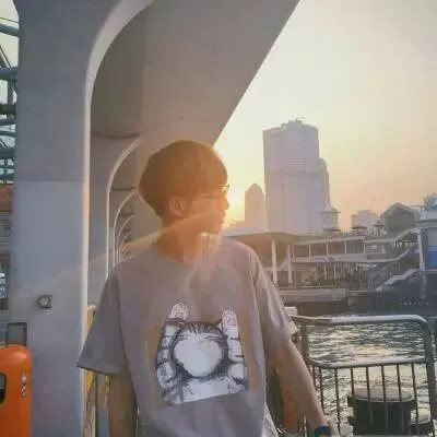 男生有一点伤感失落的微信头像最新第1张