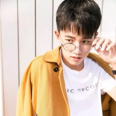 清爽干净的微信男生头像最新第1张