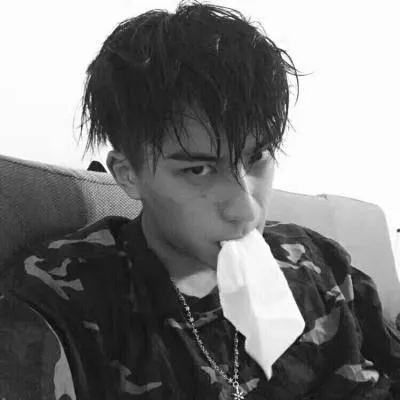 微信帅哥头像霸气超拽黑白图片第1张