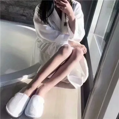 性感美女微信朋友圈头像第1张