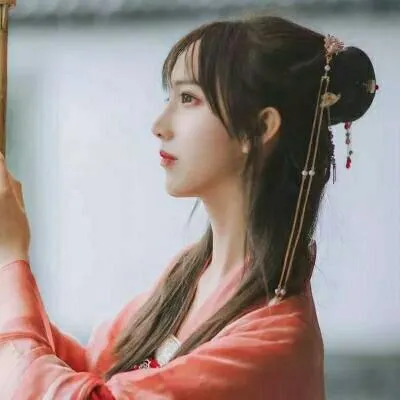 最新微信头像古风女生真人冷艳第1张