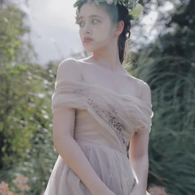 2020最火微信唯美好看女头像第1张