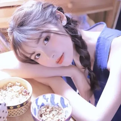 微信小清新头像女生2020第1张