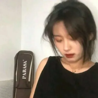 很丧很伤感的忧郁QQ微信头像第1张