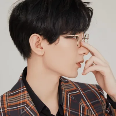 个性男生气质阳光的微信头像第1张