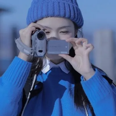 气质美女蓝色系微信女生头像第1张