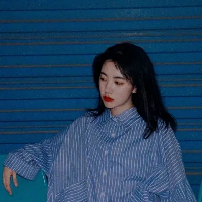 蓝色系美女个性微信好看头像第1张