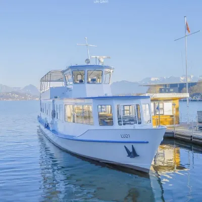 蓝色系温柔的养眼微信风景头像第1张