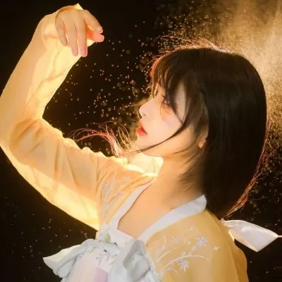 2021眼睛挪不开的真人古风优美微信头像第1张