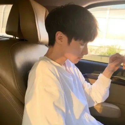 2021暖男是专属的阳光帅气微信头像第1张