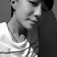 阳光幸福的qq男生头像第1张