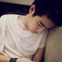 忧郁纯情的qq男生头像第1张