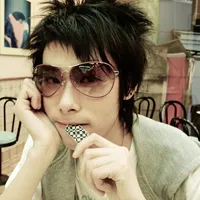 韩版有范的qq男生头像第1张