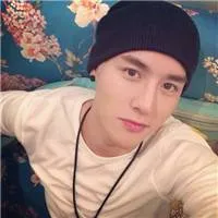 街头风的帅气男生个性头像第1张