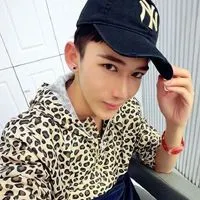 很酷很拽的qq帅气男生头像第1张