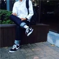 忧郁小忧愁的qq男生头像第1张