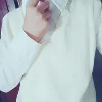 穿白衬衫的男半身头像第1张